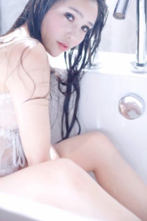 欧美大胸翘臀美女_蓝光免费观看视频
